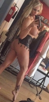 hornywifenxtdoo
